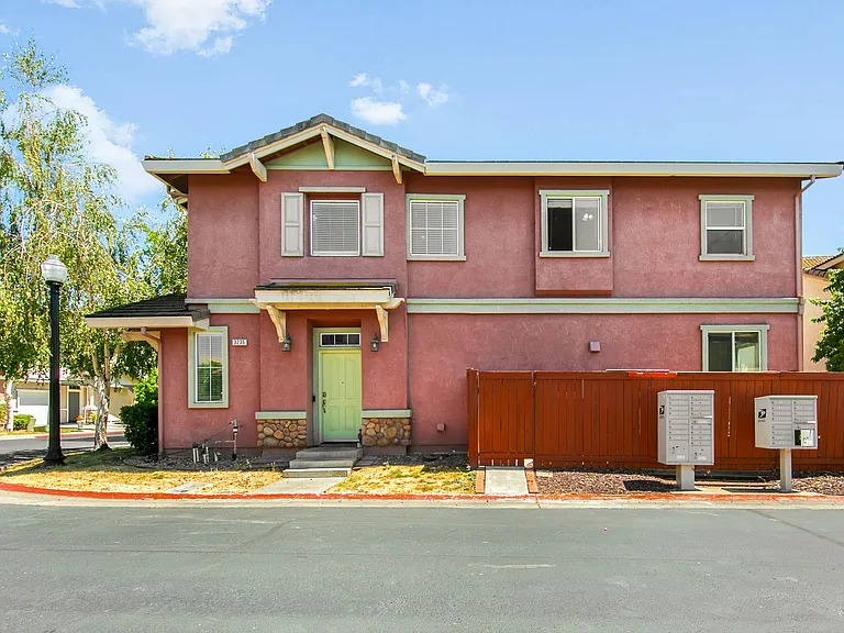 3235 Marrissey Ln — Photo 6