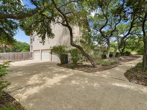 5th image of 1002 Flagstone Dr