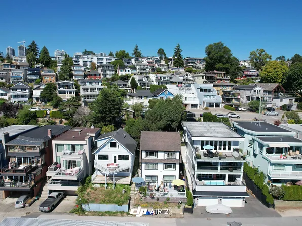 15156 Victoria Ave, White Rock, BC V4B 1G3