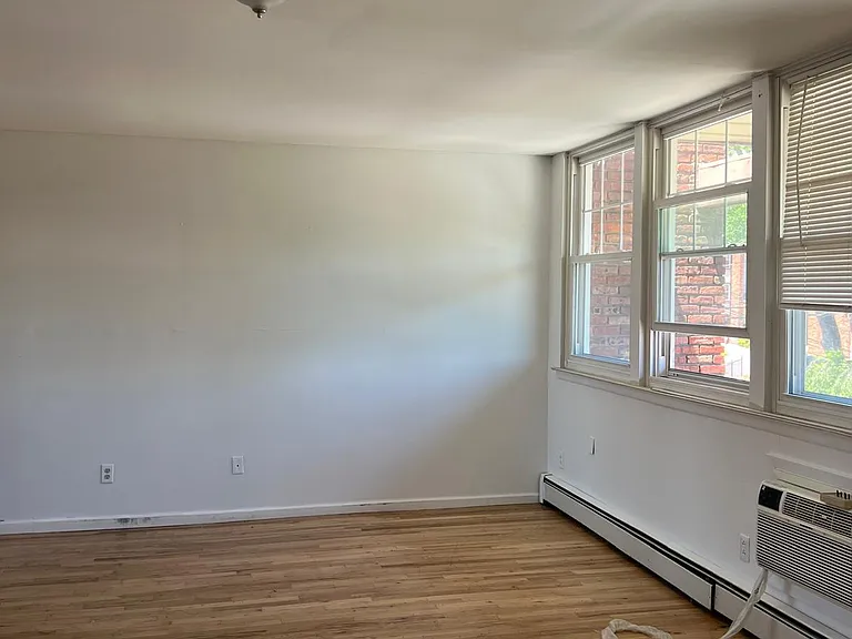 76 Coolidge St — Photo 1