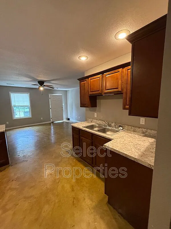 2 bed, 1.0 bath, 600 sqft, $700 — Photo 3
