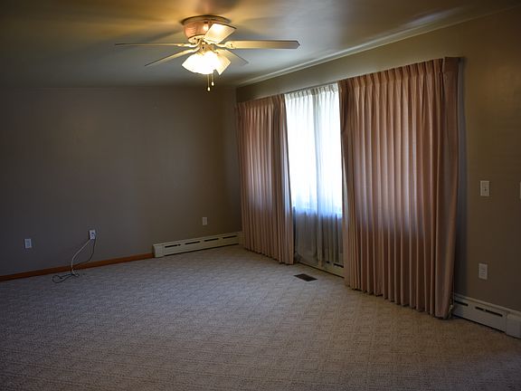 3rd image of 1205 W B St