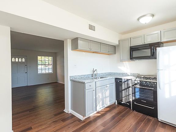 4th image of 2419 Northumberland Ave