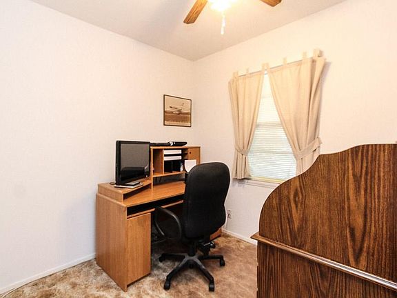 5th image of 700 Crestwood Dr