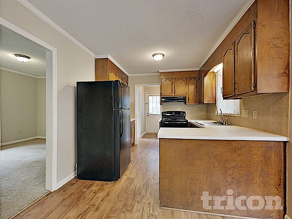 4th image of 2820 Royal Ridge Ln