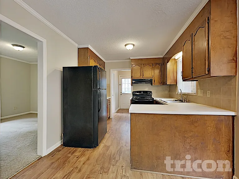 2820 Royal Ridge Ln — Photo 4