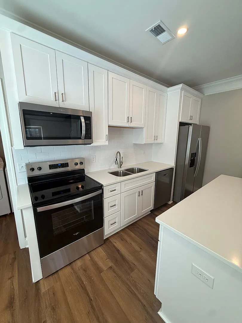 Pre-Leasing for the 27-28 School Year! Brand New Duplex In The Sought After Rosewood Columbia Are... — Photo 1