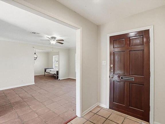 4th image of 501 Dolphin Pl