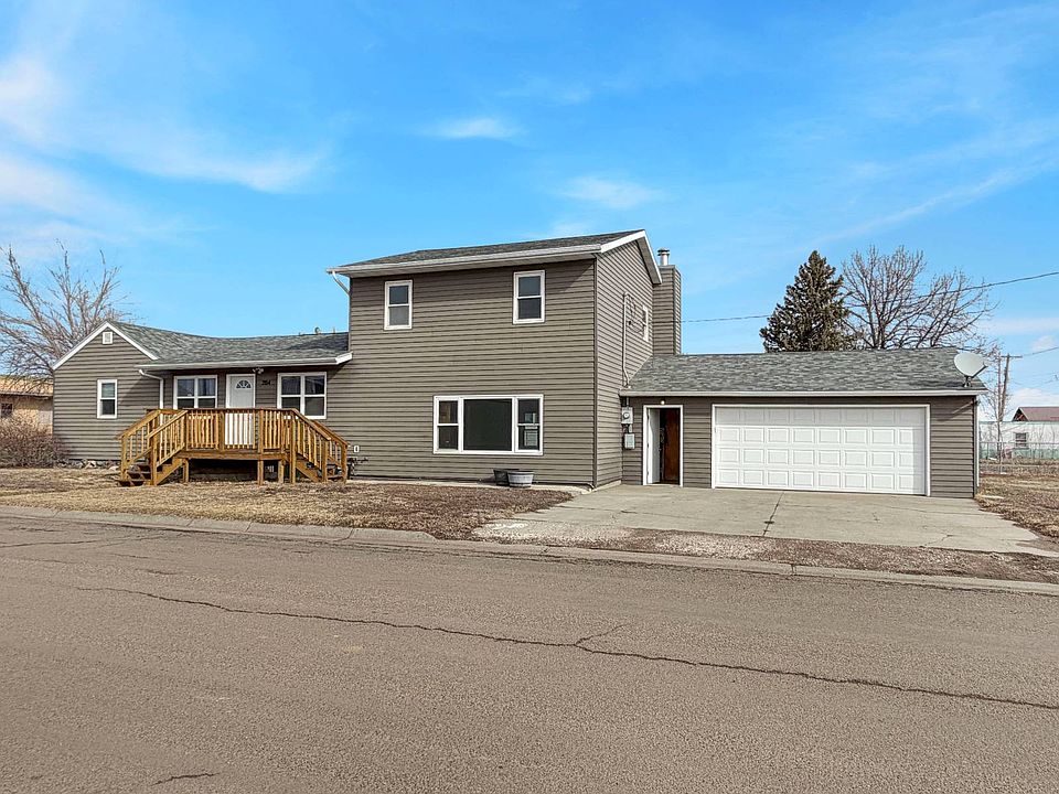 1st image of 204 3rd St NE