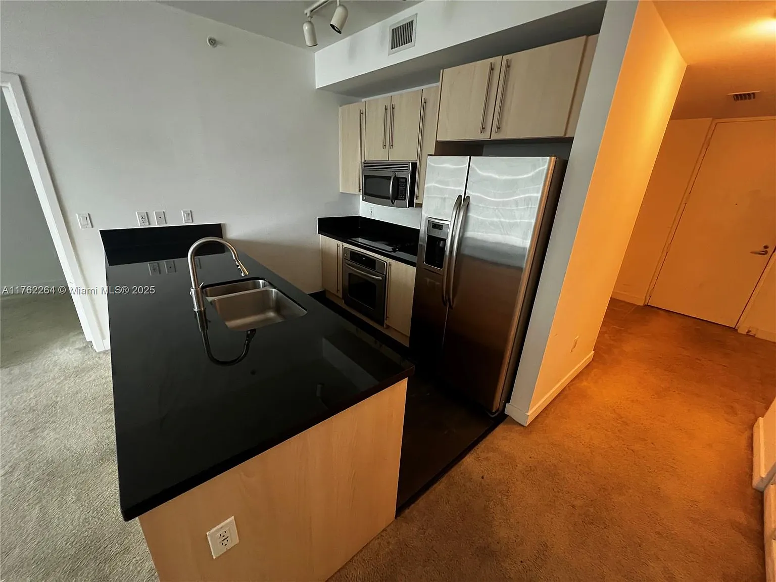 2 bed, 1106 sqft, $3,650 — Photo 3