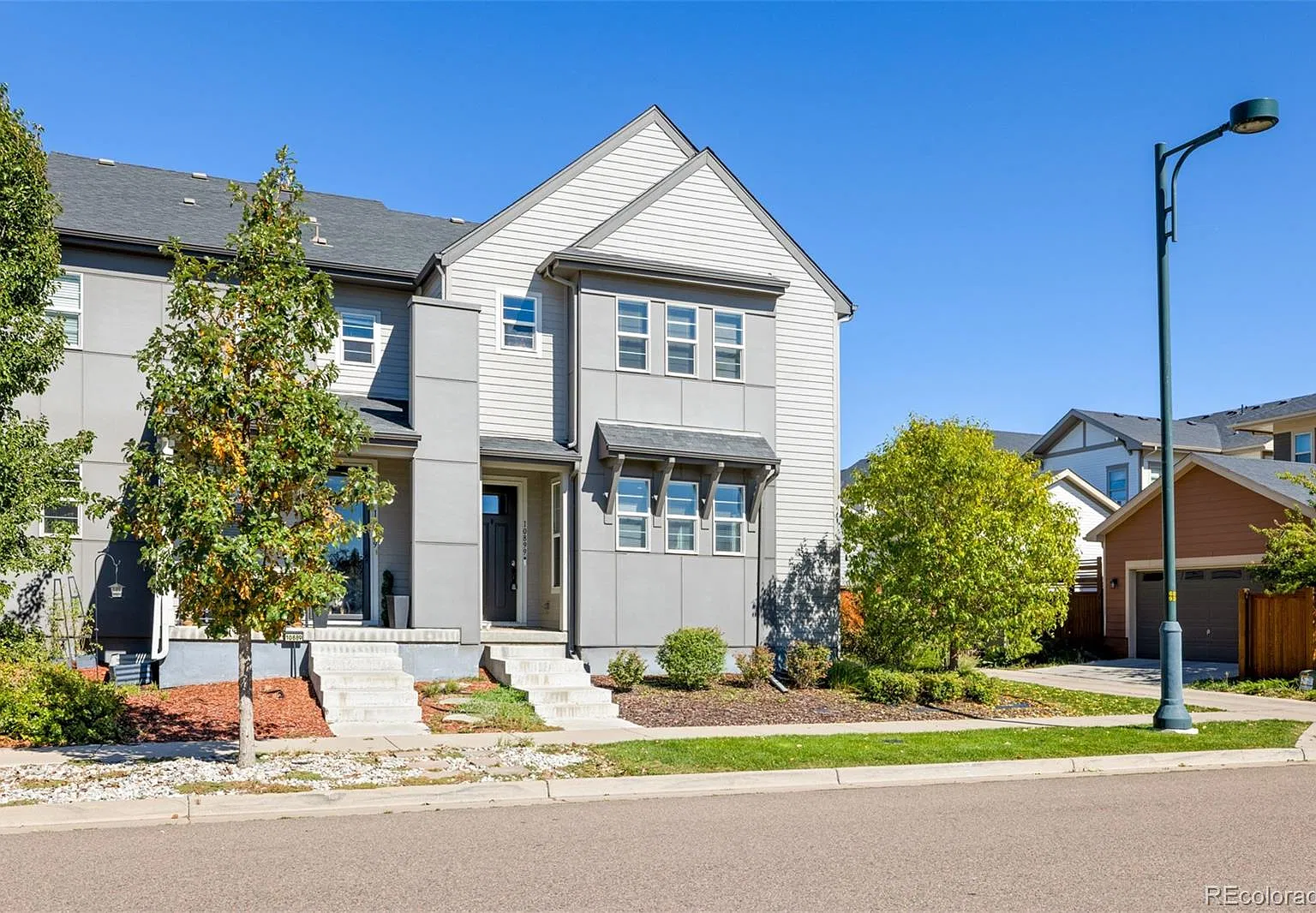 3 bed, 2.5 bath, 1929 sqft, $3,100 — Photo 2
