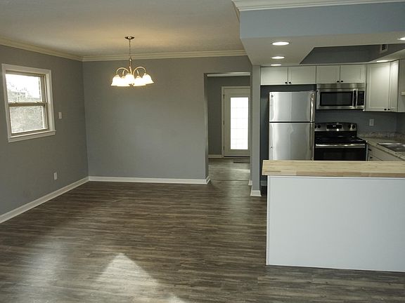 3rd image of 6304 Yellow Pine Dr