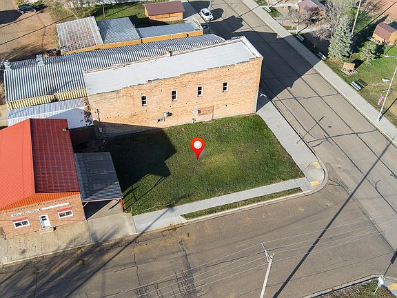 2nd image of 122 E South Ave