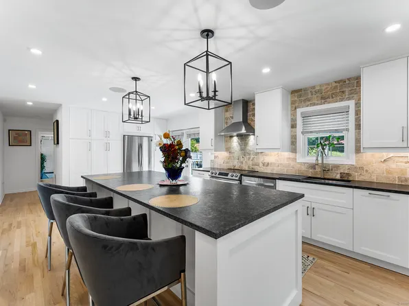 32 Lakewood Drive, Madison, CT 06443