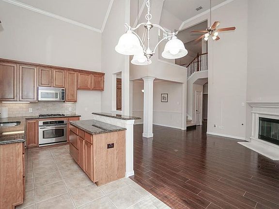 4th image of 2133 Walnut Square Dr