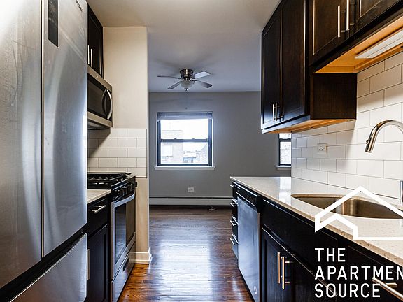 3rd image of 526 W Oakdale Ave #1001