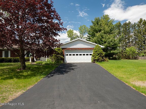 3rd image of 10 Cortland Drive