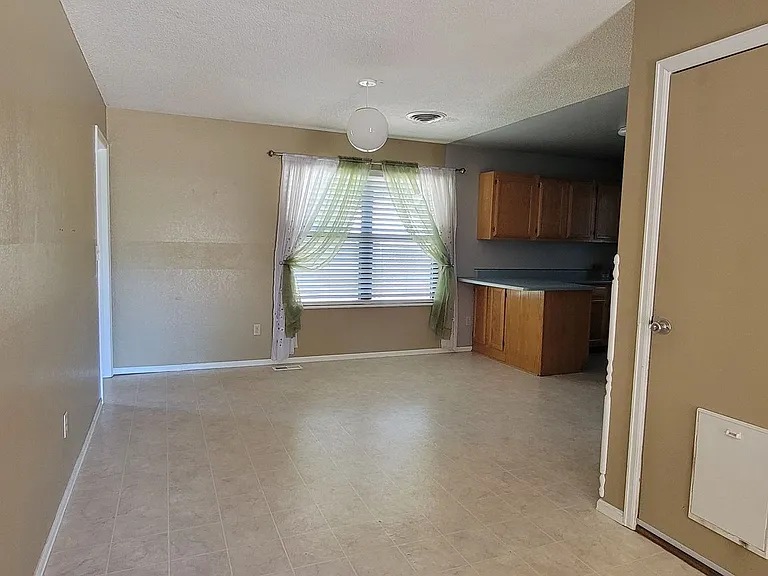1003 Apple Ln — Photo 8