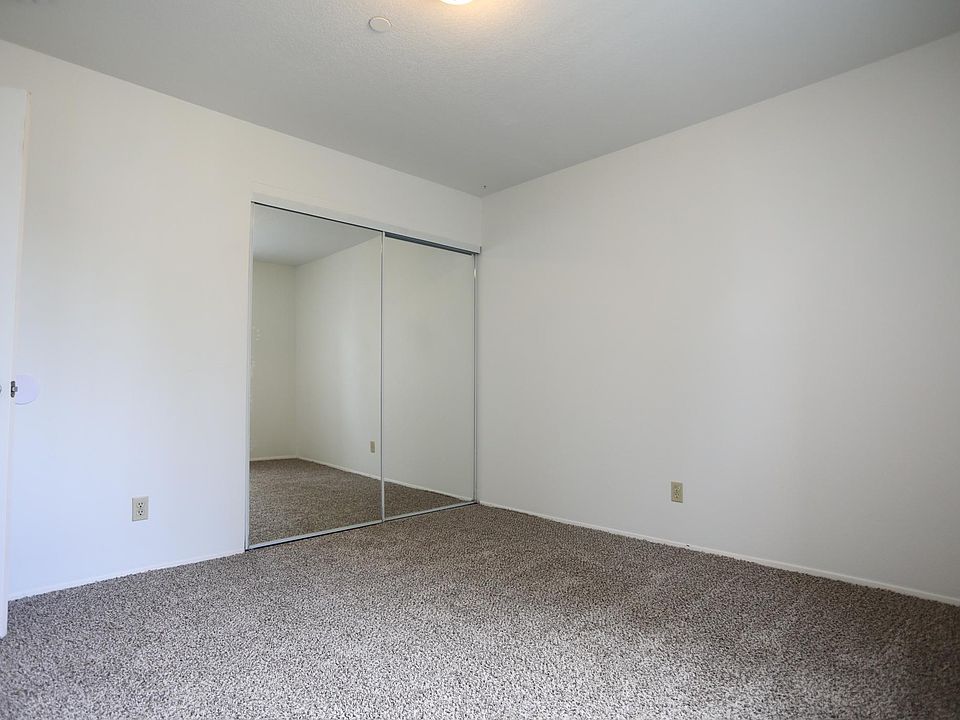 2nd image of 1221 E Powell Blvd #4