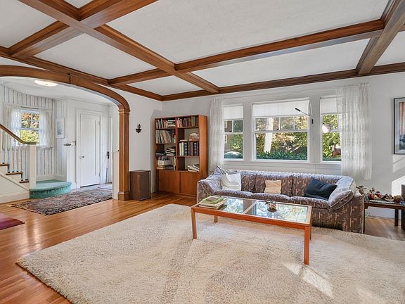3rd image of 11 Stoneleigh Rd