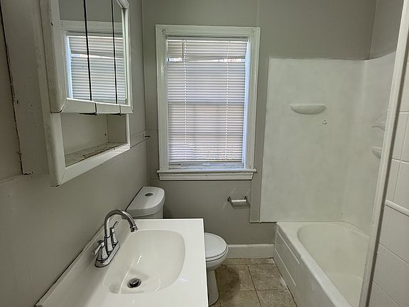 4th image of 1604 44th St