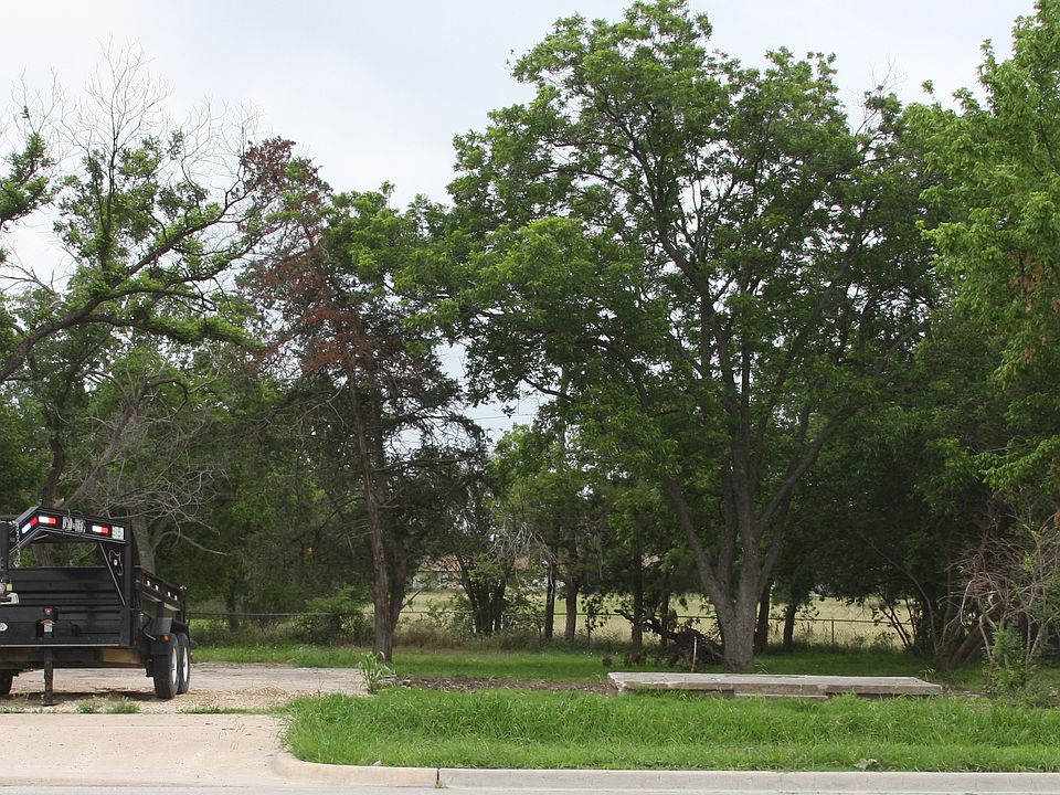 1st image of 1510 E Texas Ave
