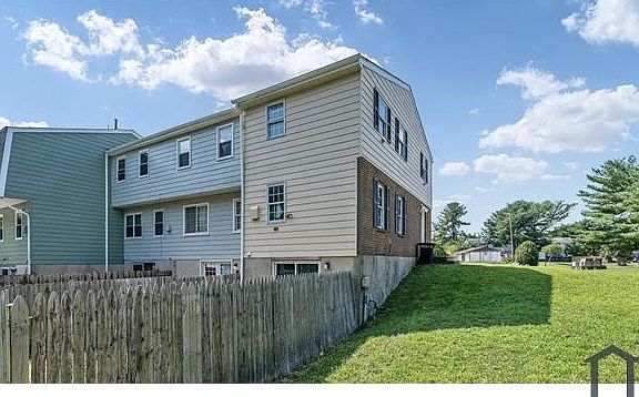 3rd image of 8201 Averill Ct