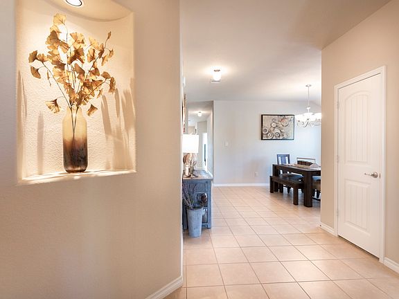 10_EntryWay2.jpg