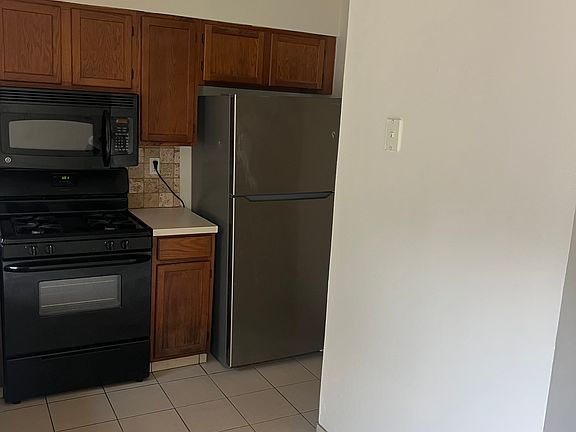 2nd image of 898 Joseph Club Dr SW