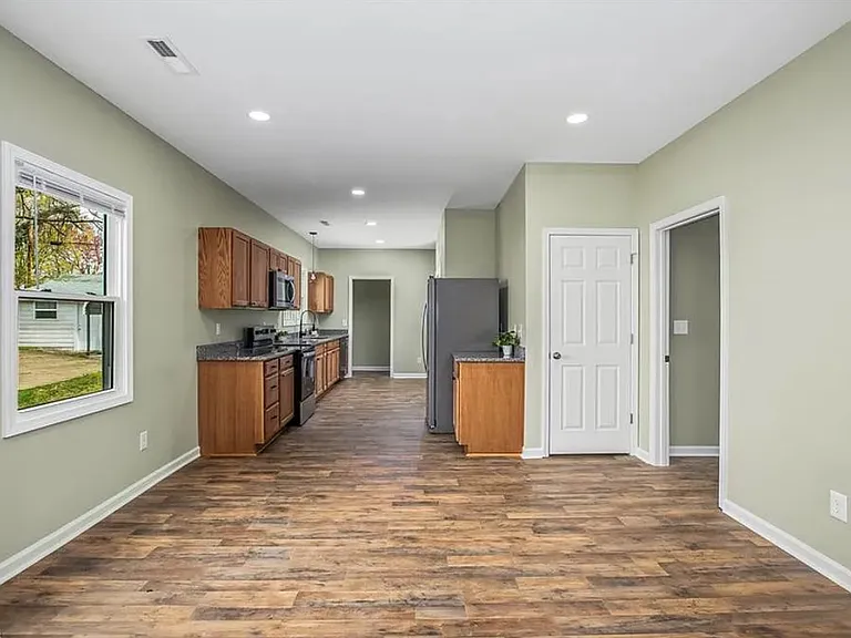 2335 NW Greenway Ave — Photo 3
