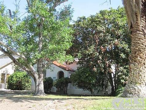 4th image of 131 Cloverleaf Ave