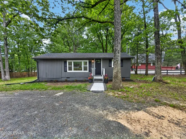 159 Sandstone Dr, Dingmans Ferry, PA 18328