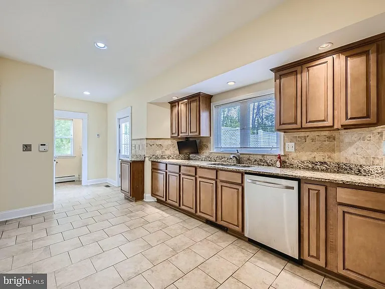 3201 E Joppa Rd — Photo 11