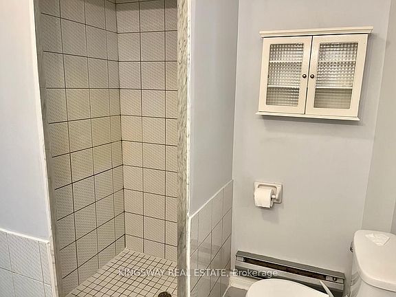 3rd image of 325 Salisbury Ln