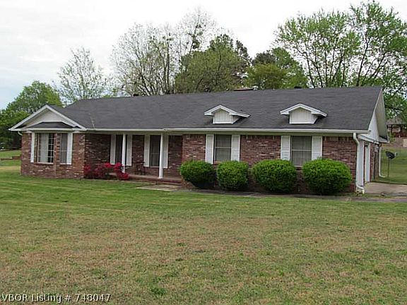 3rd image of 802 Lisa Ln W
