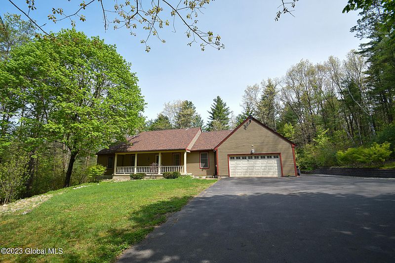 3rd image of 16 Fox Farm Road