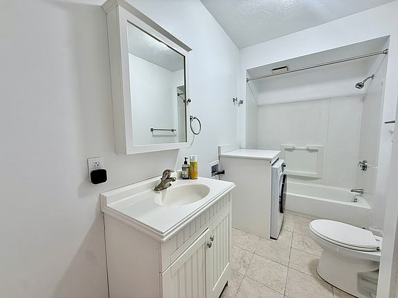 3rd image of 5 Stoneland Rd Unit 2