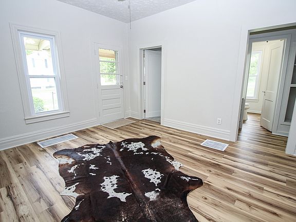5th image of 418 Arbor St E