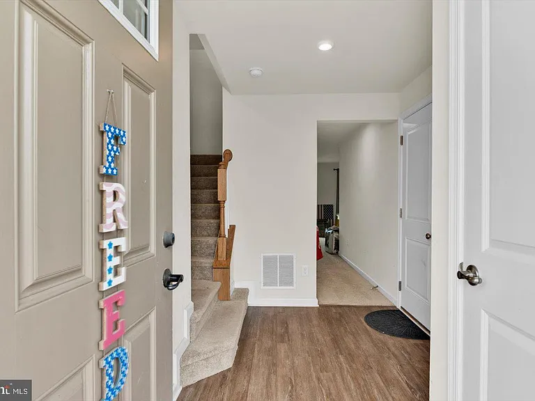 114 Freedom Way — Photo 3