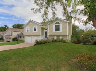 803 NE 41st St, Kansas City, MO 64116