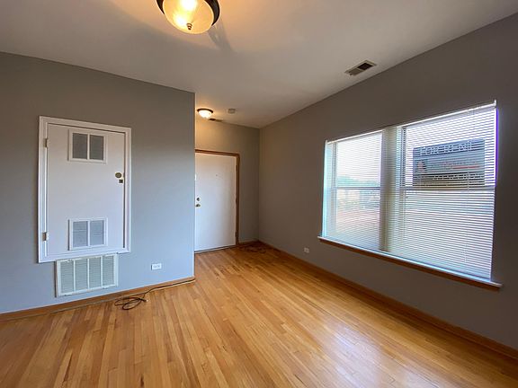 5th image of 2960 W Montrose Ave APT 3