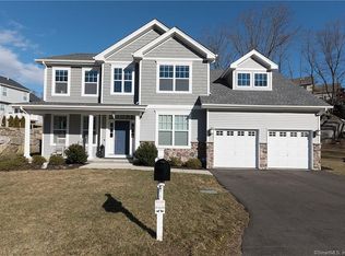 445 Nutmeg Ln, Stratford, CT 06614