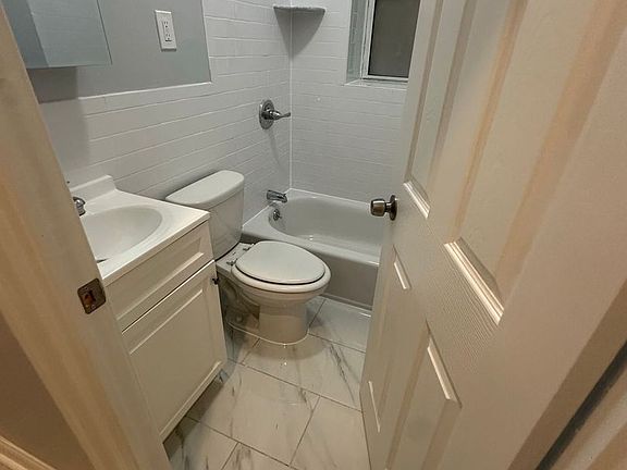 5th image of 4614 Park Ave #101