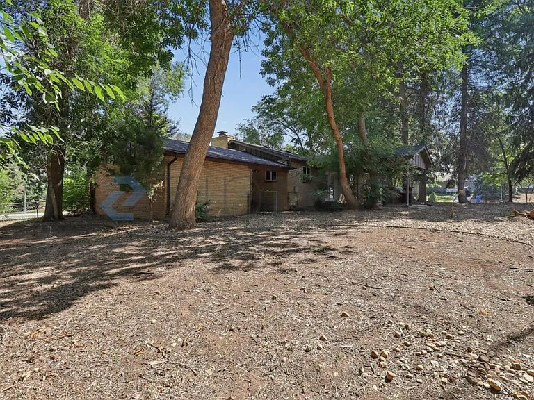 633 E Stuart St — Photo 26
