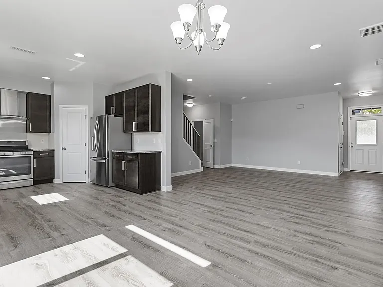 1424 Glenwater Dr — Photo 4