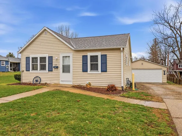 325 Elmer St, Platteville, WI 53818