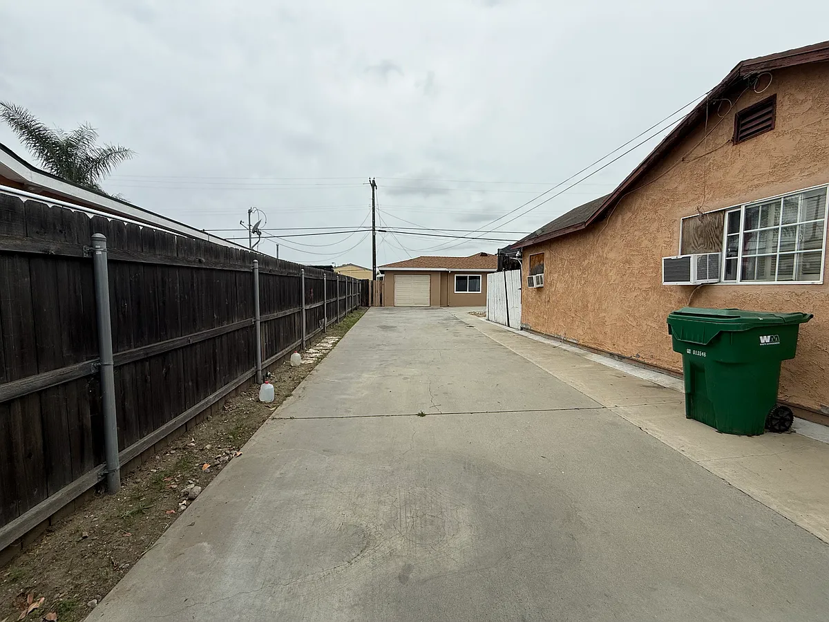 Building Photo - 5245 N Clydebank Ave #2
