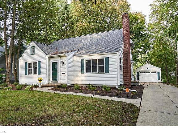 2nd image of 416 Mineola Ave