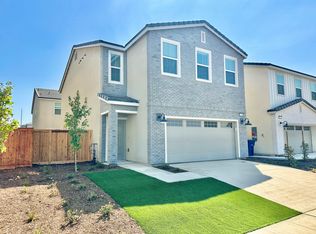 878 Fruitwood Ave, Clovis, CA 93619