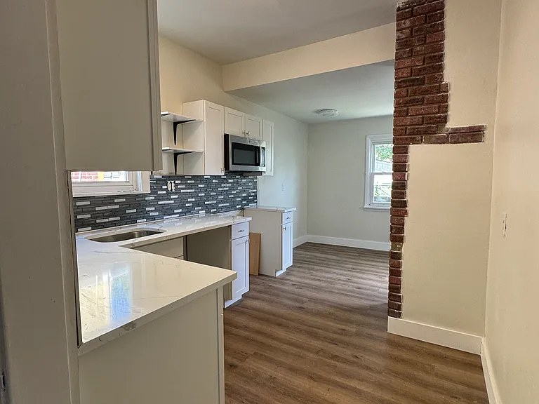 1037 Vance Ave — Photo 1